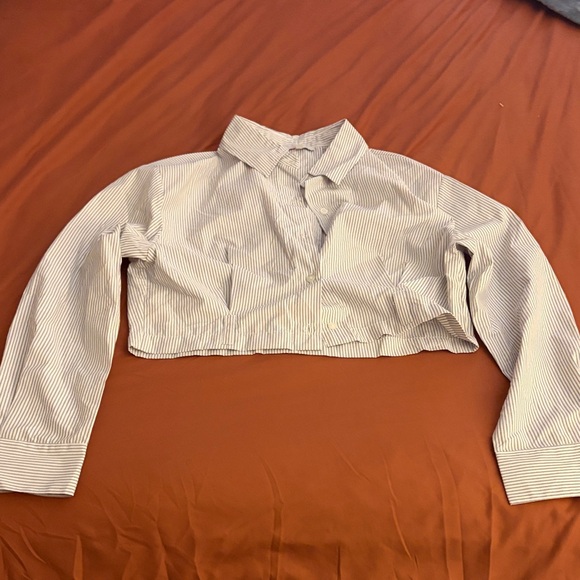 Tops - Cropped Button-Up Shirt in White with Thin Navy Stripes